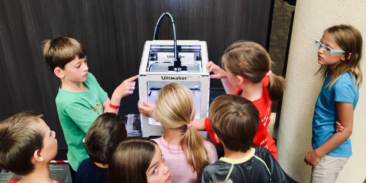 Kids learning about technology in education